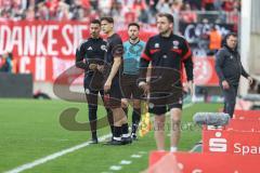 3. Liga; Rot-Weiss Essen - FC Ingolstadt 04; Tomislav Bagaric (49,FCI) wird eingewechselt Co-Trainer Fabian Reichler (FCI)