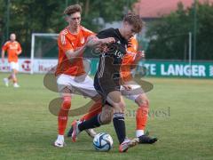 Relegation zur Kreisklasse - Saison 2025/26 - TSV Gaimersheim II - SC Irgertsheim  - Jan Jahnsmüller schwarz Gaimersheim  - Yannic Dennerlein orange Irgertsheim - Foto: Meyer Jürgen