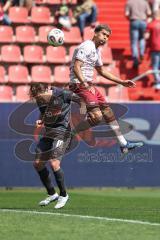 3. Liga; FC Ingolstadt 04 - VfL Osnabrück; Yann Sturm (7, FCI) Zweikampf Kampf um den Ball Kehl Lars (18 VFL)