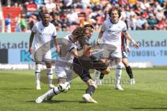 3. Liga; FC Ingolstadt 04 - Arminia Bielefeld; Zweikampf Kampf um den Ball Lukas Fröde (34, FCI) Russo Stefano (21 AB)