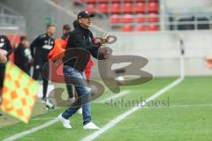 3. Liga; FC Ingolstadt 04 - Rot-Weiss Essen; Cheftrainer Achim Beierlorzer (FCI) an der Seitenlinie, Spielerbank