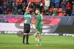 3. Liga; FC Ingolstadt 04 - Borussia Dortmund II; Jannik Mause (7, FCI) wird von Torwart Lotka Marcel (35 BVB2) verletzt, Knie ins Gesicht, rote Karte anschließend