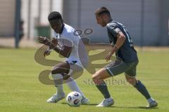 Bayernliga Nord - Saison 2025/26 - FC Ingolstadt 04 II - SV Weiden - Iwinosa Uhuns (Nr.4 - FC Ingolstadt II) - Zeitler Moritz grau Weiden - Foto: Meyer Jürgen