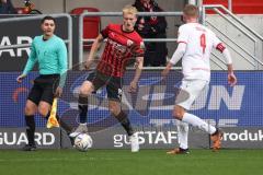 3. Liga; FC Ingolstadt 04 - Rot-Weiss Essen; Tobias Bech (11, FCI) Bastians Felix ( RWE)