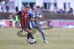 Toto-Pokal; FV Illertissen - FC Ingolstadt 04; Yannick Deichmann (20, FCI) Fundel Nico (19 FVI) Zweikampf Kampf um den Ball