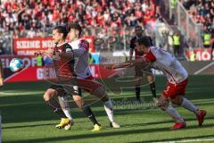 2.BL; FC Ingolstadt 04 - SSV Jahn Regensburg; Zweikampf Kampf um den Ball Jonatan Kotzke (25, FCI) Kaan Caliskaner (10 SSV) Benedikt Gimber (5 SSV)