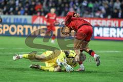 3. Liga; VfL Osnabrück - FC Ingolstadt 04; Torchance verpasst Zweikampf Kampf um den Ball Marcel Costly (22, FCI) Torwart Jonsson Lukas (21 VFL)