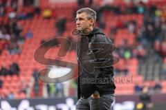 3. Liga; FC Ingolstadt 04 - 
VfB Oldenburg; Cheftrainer Michael Köllner (FCI) geht über den Platz
