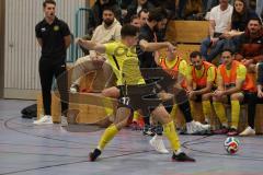 Lotto Bayern Hallencup - Lindenkreuzhalle Saison 2024/25 - FC Hitzhofen - FC Türk Sport Garching  - Abdulhamit Zorlu schwarz Türk Garching - Michael Kraft gelb Hitzhofen - Foto: Meyer Jürgen