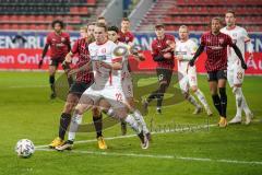 3. Liga - FC Ingolstadt 04 - Hallescher FC - Sternberg Janek (22 Halle) vor Björn Paulsen (4, FCI) Papadopoulos Antonios (8 Halle)