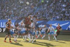 3. Liga; FC Hansa Rostock - FC Ingolstadt 04; Zweikampf Kampf um den Ball Tim Heike (9, FCI) Pfanne Franz (23 HR) Gürleyen Ahmet (15 HR)