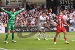 3. Liga; Energie Cottbus - FC Ingolstadt 04; Torwart Bethke Elias (12 EC) Sebastian Grönning (11, FCI) ärgert sich