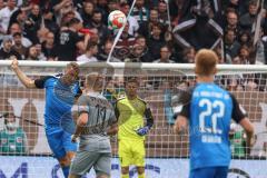 2.BL; FC St. Pauli - FC Ingolstadt 04, Tobias Schröck (21, FCI) Dittgen Maximilian (11 Pauli) Torwart Fabijan Buntic (24, FCI) Christian Gebauer (22, FCI)