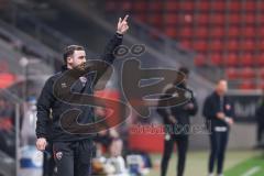 3. Liga; FC Ingolstadt 04 - SC Verl; Co-Trainer Fabian Reichler (FCI) an der Seitenlinie, Spielerbank