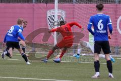 A - Junioren Bundesliga Süd/Südwest -  Saison 2021/2022 - FC Ingolstadt 04 - 1. FC Saarbrücken - Madougou Ibrahim (#9 FCI) - Hartz Elias Torwart Saarbrücken - Foto: Meyer Jürgen