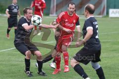 Kreisklasse - Saison 2024/25- Türkisch SV Ingolstadt - FC Gelbelsee-  - Renato Tuka rot Türkisch  - Jürgen Regler schwarz Gelbelsee - Foto: Meyer Jürgen
