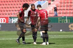 3. Liga - FC Ingolstadt 04 - FSV Zwickau - Beratschlagen sich wer den Elfmeter schießt, Francisco Da Silva Caiuby (13, FCI) Caniggia Ginola Elva (14, FCI) Dennis Eckert Ayensa (7, FCI)