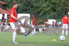 Toto Pokal - Saison 2022/2023 - SpVgg Heßdorf - FC Ingolstadt 04 - Die Spieler vertreten das Spielfeld zum warm machen - Denis Linsenmayer (Nr.23 - FCI) - Foto: Meyer Jürgen