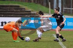 2. Fußball-Liga - Frauen - Saison 2022/2023 - FC Ingolstadt 04 - Eintracht Frankfurt II - Altenburg Lina Torwart Frankfurt - Paula Vidovic (Nr.11 - FCI Frauen) - Schneider Domke weiss Frankfurt - Foto: Meyer Jürgen