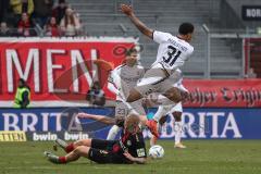 3. Liga; SV Wehen Wiesbaden - FC Ingolstadt 04; Zweikampf Kampf um den Ball Justin Butler (31, FCI) Jacobsen Bjarke (19 SVW)