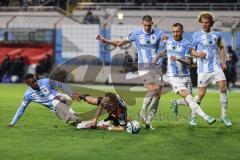 3. Liga; TSV 1860 München - FC Ingolstadt 04; Zweikampf Kampf um den Ball David Kopacz (29, FCI) Ouro-Tagba Mansour (27 TSV) Kloss Tim (18 TSV) Rieder Tim (6 TSV) Verlaat Jesper (4 TSV)