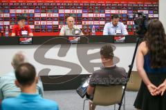 2. Fußball-Liga - Pressekonferenz - Vorstellung Cheftrainer Roberto Pätzold und Manager Profifußball Malte Metzelder - Saison 2021/2022 - FC Ingolstadt 04 - Cheftrainer FCI Roberto Pätzold links - Geschäftsführer FCI Manuel Sternisa mitte - Manager Profif