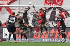 3. Liga; FSV Zwickau - FC Ingolstadt 04; Torwart Marius Funk (1, FCI) boxt den Ball weg, Ziegele Robin (4 FSV) Visar Musliu (16, FCI) Maximilian Neuberger (38, FCI) Calvin Brackelmann (17, FCI)