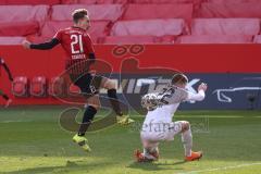 3. Liga - FC Ingolstadt 04 - Waldhof Mannheim - Tobias Schröck (21, FCI) schießt Just Jan (22 Mannheim) an