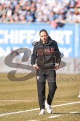 3. Liga; FC Hansa Rostock - FC Ingolstadt 04; an der Seitenlinie, Spielerbank Cheftrainerin Sabrina Wittmann (FCI) unzufrieden
