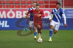 3. Liga - Saison 2025/26 - FC Ingolstadt 04 - Energie Cottbus - Christensen Gustav (Nr.24 - FCI) - Justin Butler (Nr.31 - FC Energie Cottbus) - Foto: Meyer Jürgen