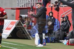 3. Liga; FC Ingolstadt 04 - Rot-Weiss Essen; Cheftrainer Guerino Capretti (FCI) an der Seitenlinie, Spielerbank