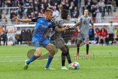 2.BL; FC St. Pauli - FC Ingolstadt 04, Filip Bilbija (35, FCI) Aremu Afeez (14 Pauli)