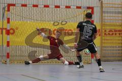 Lotto Bayern Hallencup - Lindenkreuzhalle Saison 2024/25 - FC Hitzhofen - FC Türk Sport Garching  - VAlentin Puhar TW Hitzhofen - Maximilian Kulus schwarz Türk Garching - Foto: Meyer Jürgen