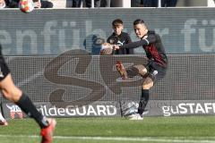 2.BL; FC Ingolstadt 04 - Holstein Kiel; Flanke Fabian Cavadias (41, FCI)