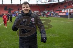 3. Liga; FC Ingolstadt 04 - TSV Havelse; nach dem Spiel Sieg Jubel Freude 3:1 Spieler bedanken sich bei den Fans Torschütze Max Besuschkow (17, FCI)