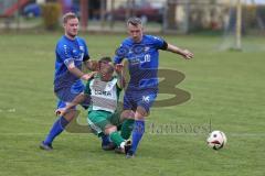 Kreisklasse - Saison 2024/25- TSV Großmehring - FC Geisenfeld - Stefan Hoffmann blau Großmehring - Lukas Kellermann grün Geisemfeld - Foto: Meyer Jürgen
