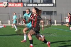 2. Bundesliga Frauen - Saison 2025/26 - FC Ingolstadt 04 Frauen - VFR SW Warbeyen  - Mara Winter (Nr.2 - FC Ingolstadt Frauen I) - Hoevers Isa grün Warbeyen - Foto: Meyer Jürgen