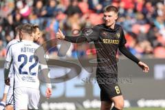 3. Liga; FC Ingolstadt 04 - MSV Duisburg; Benjamin Kanuric (8, FCI) bedankt sich, Tim Köther (22 MSV)