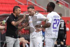 3. Liga; FC Ingolstadt 04 - SC Verl; Cheftrainer Michael Köllner (FCI) zu Patrick Schmidt (9, FCI) Moussa Doumbouya (27, FCI)