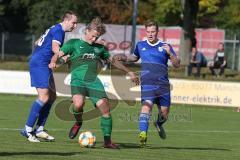 Bezirksliga Oberbayern Nord - SV Manching - SV Nord Lerchenau - Rainer Meisinger (#19 Manching) - Bittner Sebastian blau links Lerchenau - Foto: Jürgen Meyer