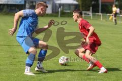 Kreisliga - Saison 2025/26- SV Hundszell - SV Zuchering - Christoph Handl blau Hundszell -  - Leander Friedl rot Zuchering - Foto: Meyer Jürgen