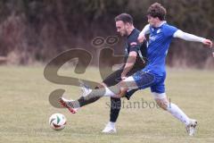 Freundschaftsspiel - Saison 2025/26 - SV Menning - SV Manching - Marcel Posselt (Nr.22 - SV Manching)- Moritz Mühlrath blau Menning - Foto: Meyer Jürgen