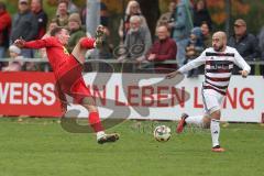 Kreisliga - Saison 2025/26- TSV Kösching - SV Kasing - Ömer Sali Moustafa weiss Kasing - Johannes Tannwitz rot Kösching - Foto: Meyer Jürgen