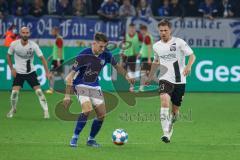 2.BL; FC Schalke 04 - FC Ingolstadt 04; Flick Florian (17 S04) Denis Linsmayer (23, FCI)