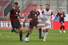 2.BL; FC Ingolstadt 04 - SG Dynamo Dresden; Stefan Kutschke (30, FCI) Marcel Gaus (19, FCI) Schröter Morris (17 Dresden) Zweikampf Kampf um den Ball