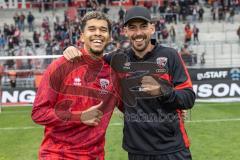 3. Liga; FC Ingolstadt 04 - SV Waldhof Mannheim; Sieg Jubel Freude Yann Sturm (7, FCI) Athletik-Trainer Rafael Lopez (FCI)