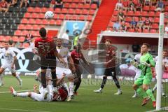 3. Fußball-Liga - Saison 2022/2023 - FC Ingolstadt 04 - SpVgg Bayreuth - Pascal Testroet (Nr.37 - FCI) - Torwart Sebastian Kolbe (Nr.31 - SpVgg Bayreuth) - Foto: Meyer Jürgen