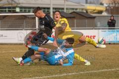 Bezirksliga - Saison 2024/25- TSV Gaimersheim - FC Aschheim - Nico von Swiontek Brzezinski (Nr.17 - TSV Gaimersheim) - Pascal Jakob Torwart Aschheim - Alessandro Contento weiss Aschheim - Foto: Meyer Jürgen