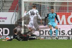 2.BL; FC Ingolstadt 04 - Hannover 96; Torwart Fabijan Buntic (24, FCI) Maximilian Beier (14 Han) Rico Preißinger (6, FCI)