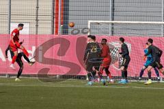 A - Junioren Bundesliga Süd/Südwest -  Saison 2021/2022 - FC Ingolstadt 04 - FC Bayern München - Perconti Jonas (#2 FCI) beim Kopfball - Dressel Simon Torwart München - Foto: Meyer Jürgen